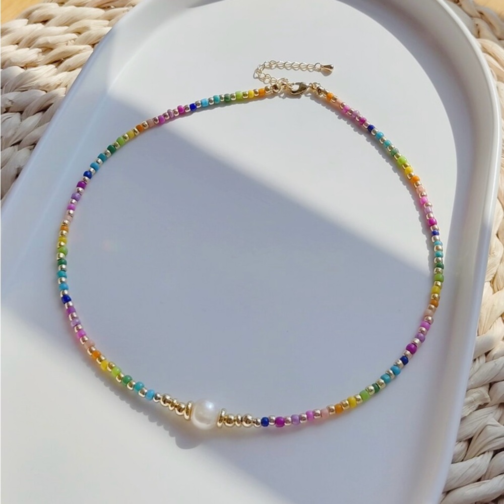 NWT - colorful beaded necklace